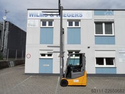 Jungheinrich EFG 215 - Triplex - Doppelpedal - wenig Stunden