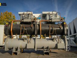 Used Watercooled chiller CARRIER 30HXC110 A0377 PEE 374 kW. 2008 yom