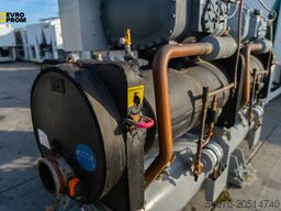 Used Watercooled chiller CARRIER 30HXC110 A0377 PEE 374 kW. 2008 yom