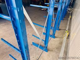 ca. 3,15 lfm. Kragarmregal mit Fachböden H: 250cm 140 kg/Arm META Multistrong