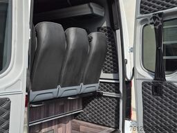 MERCEDES-BENZ 519  Allrad 4 x 4 Lagerfahrzeug Stock 20 Sitzer