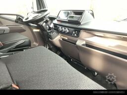 FUSO Canter 7C18 Hyva-Abrollkipper mit Container