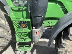 John Deere 6195M