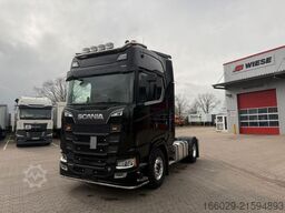 SCANIA S 580 V8 Twistlocks Schausteller