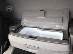 Scania P320 4x2 Bak + Dhollandia Klep 2000 KG + bed