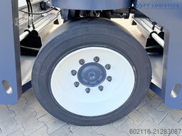 Combilift C8000 GAS TRIPLEX 8300 WIDE POSITIONER