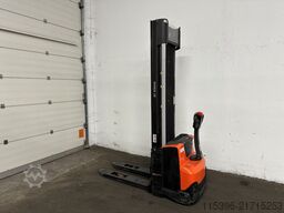 Toyota SWE 140 - nur 511 Stunden !!!!