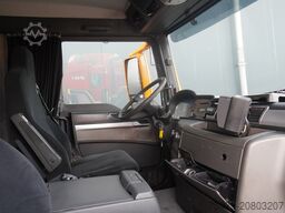 MAN TGS 35.440 8X4 2 SIDE TIPPER WITH HMF Z 1943 CR...