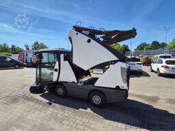 Johnston C200/201 - Compact Sweeper