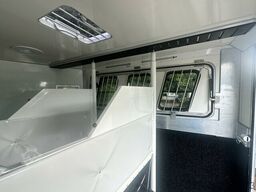  Steinsberger 3-Pferdeanhänger mit Bett
