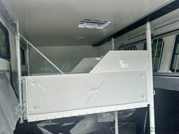  Steinsberger 3-Pferdeanhänger mit Bett