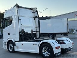 SCANIA 590S V8