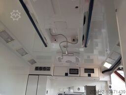 MERCEDES-BENZ RTW / Tierrettung / Tierarzt / OP