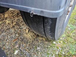 SCHMITZ CARGOBULL Tankchassis mit Tankcontainer, 375.678 Km