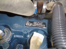 KUBOTA R085 SW + Klappschaufel + Gabeln