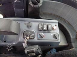 KUBOTA R085 SW + Klappschaufel + Gabeln