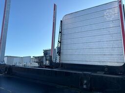 PAVIC Holzauflieger mit Schemel und Rungen