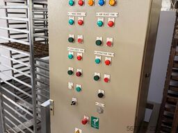 Comas / Baker Perkins MUFFIN LINE / 15m Travelling Oven