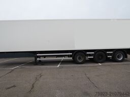 Jumbo 3 AXLE CLOSED BOX WITH CHAIN SYSTEM