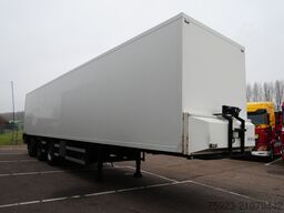Jumbo 3 AXLE CLOSED BOX WITH CHAIN SYSTEM