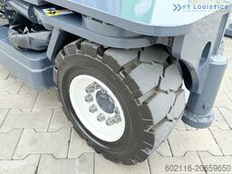 Combilift C4000 / GAS / 9300MM / FREE-LIFT / CABIN