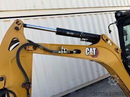 CATERPILLAR 301.8 / 2021 BJ / 1.870 H/ 2 x Löffel/Powertilt