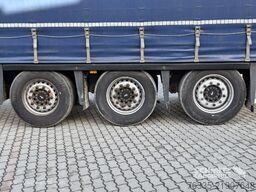 Schmitz Cargobull Curtainsider Mega