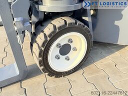 Combilift CB3000 DIESEL TRIPLEX 4900 POSITIONER