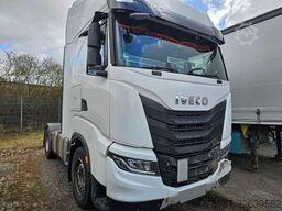 IVECO 490 S-Way mit kleinem Unfallschaden, Retarder