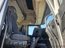 IVECO 490 S-Way mit kleinem Unfallschaden, Retarder