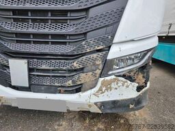 IVECO 490 S-Way mit kleinem Unfallschaden, Retarder