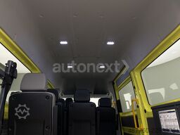 VW Crafter 35 Aut. *Rollstuhl-Rampe* 8-Sitze (5615)