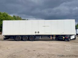 Schmitz Cargobull 3 axels SAF, rear gates. Good condition
