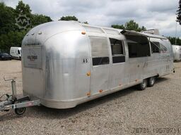 Airstream Land Yacht Sovereign Catering + Foodtrailer
