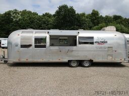 Airstream Land Yacht Sovereign Catering + Foodtrailer