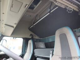 Volvo FM 330 Bakwagen + Laadklep DHollandia 2000 kg