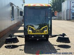 Johnston Bucher Johnston Sweeper CX202 mit EURO 6 Klima