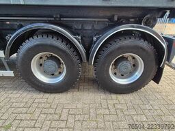 Mercedes-Benz Actros 3241 8X4 Containersysteem/ 20T HMF crane...