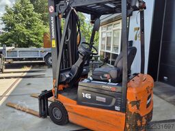 Doosan 1600kg triplex sideshift