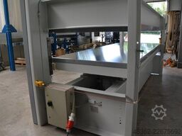 Italpresse UT/6L Prasa do forniru