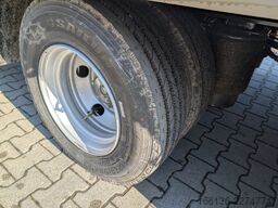 Fliegl 3-Achs Jumbo Gardinen Sattelauflieger