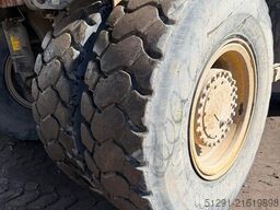 Komatsu HD405-7
