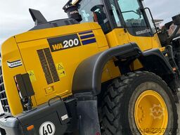 Komatsu WA200-8E0