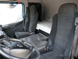 MERCEDES-BENZ 823 Atego 4x2, Schlafliege, Schiebeplane, Klima