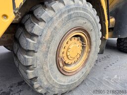 Caterpillar 725