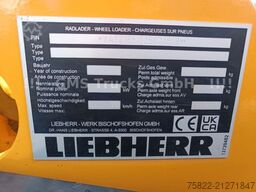LIEBHERR 504C / SW / Gabel + Schaufel / Wenig Stunden