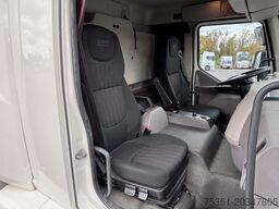 DAF LF 320 Sleeper Cab Koffer mit LBW Automatik AHK