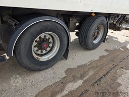 SCHMITZ CARGOBULL City Tiefkühler, 2. Achs drehbar, 3 to Ladebordw