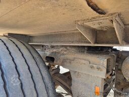 SCHMITZ CARGOBULL City Tiefkühler, 2. Achs drehbar, 3 to Ladebordw