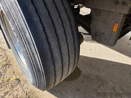 SCHMITZ CARGOBULL City Tiefkühler, 2. Achs drehbar, 3 to Ladebordw